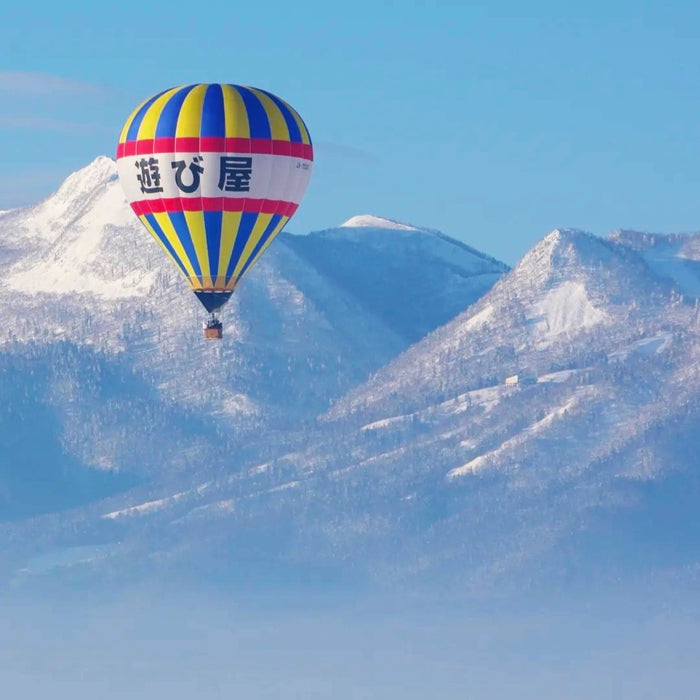 Hot air ballooning free flght in winter/ Furano