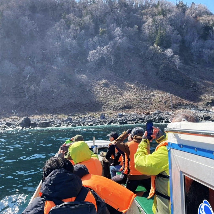 Privage chartered cruise for bear watching cruise / Rausu